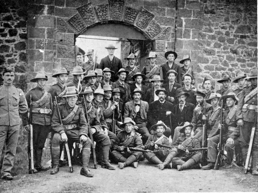 Boers outside High Knoll Fort