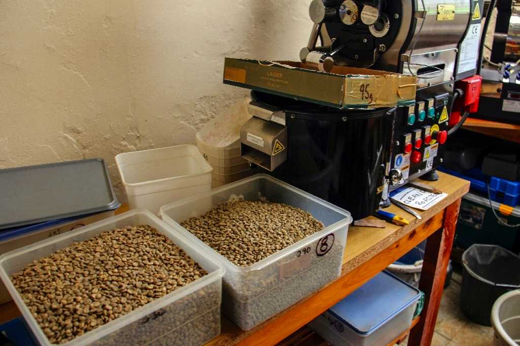 Coffee processing machine