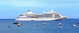 Cruise ship in James Bay